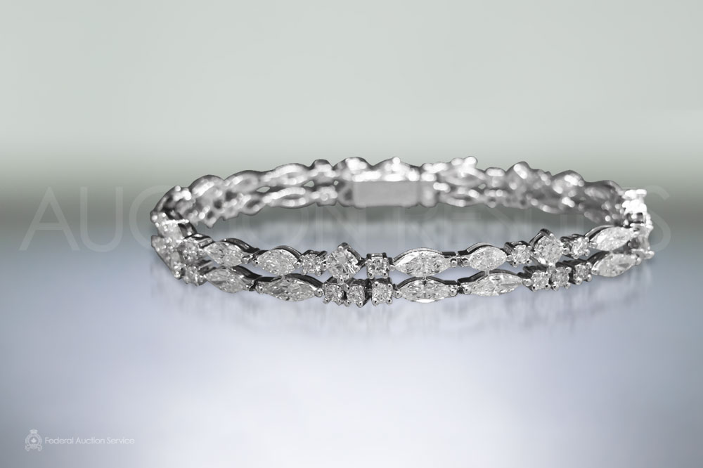 Exquisite 18k White Gold 9ct (TDW) Diamond Bracelet sold for $12,500